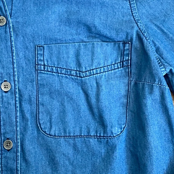 Old Navy The Classic Chambray Denim Button-Down Shirt Blue Long Sleeve Size XS - Picture 4 of 8